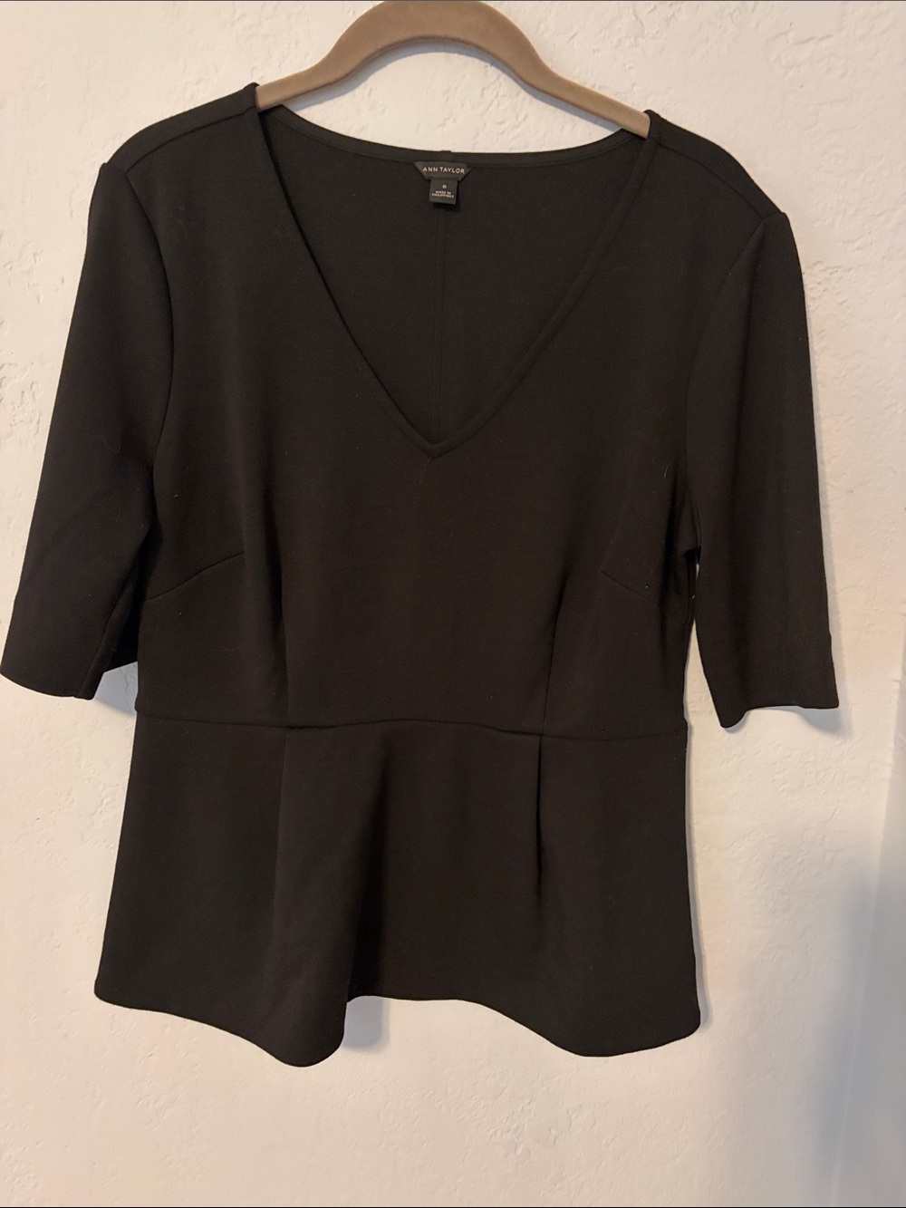Ann Taylor Black V-Neck Short Sleeve Peplum Top